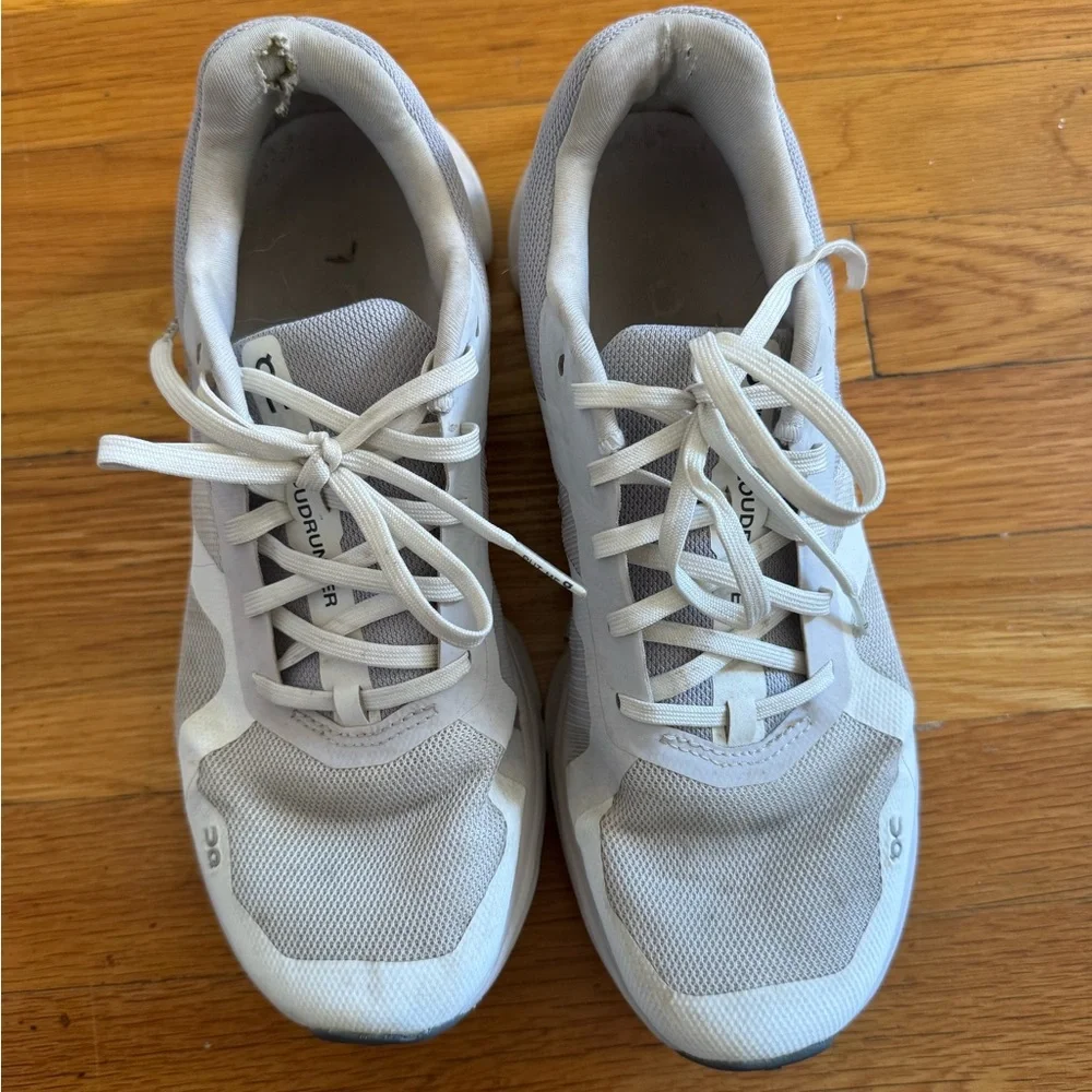 On CloudRunner Gray and White Womens sneakers Size 9.5 - Picture 7 of 11